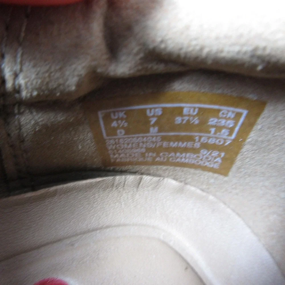 Clarks Shoes Womens Size 7 Brown Nubuck Unstructured Comfort Sneaker NWOB